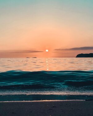 Dollysha Instagram - Beachy winters 🏝️💖 #sunset diaries