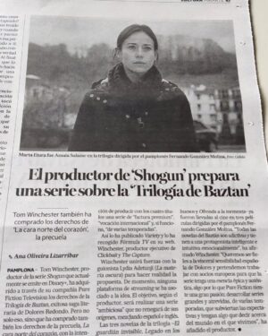 Dolores Redondo Instagram - Queridos lectores, es un placer compartir con vosotros esta gran noticia, Tom Winchester es el productor de La Trilogía del Baztán y La Cara Norte del Corazón en una gran serie para la que planea varias temporadas. ¡Celebremos! La Trilogía del Baztan fue elegida por La Vanguardia, mejor novela negra de la década y se llevó al cine en tres entregas dirigidas por @fergmolina Fernando González Molina #elguardianinvisible #legadoenloshuesos #ofrendaalatormenta están disponibles en Netflix. #doloresredondo #escritoradetormentas