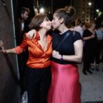 Dolores Fonzi Instagram - Un año de éste amor!! @actrices.argentinas Hace un año nacía ésta colectiva! Algunos no quieren que existamos. Nos amenazan, nos culpabilizan, nos critican, nos envidian. Lo cierto es que somos muchas, sosteniéndonos juntas y cada vez más unidas. Por muchos años más de esto que ya es imparable! 💜💜💜💜 Gracias @espaciosimona por festejarnos!