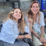 Dolunay Soysert Instagram – Mevzular komik ama ciddi ve anlaşılmaz,hep olduğu gibi😂Canım Ebru❤️yakalandığımız göz en sevdiğimizdir 📸by @ceylodemodm #18yaş # 18oldu #aileyedönendostlar