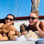 Dolunay Soysert Instagram - Pozculuk, hikayede kalmasıncılık, dumpcılık, sıkıcılık tatilde ne varsa koydum gitti.👯‍♀️🐕‍🦺🐩🐕‍🦺 🧘‍♀️🥂🍾🛟🚤🌞🌊🐬olayı emojiylede betimlediğime göre postu kapatabilirim.iyi tatiller🏖️
