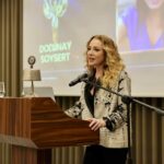 Dolunay Soysert Instagram - Son iki haftadan karmakarışık bir toplama oldu. Aman olsun artık ne yapalım, bu da böyle kafası karışık ama bol tebessümlüsünden olsun