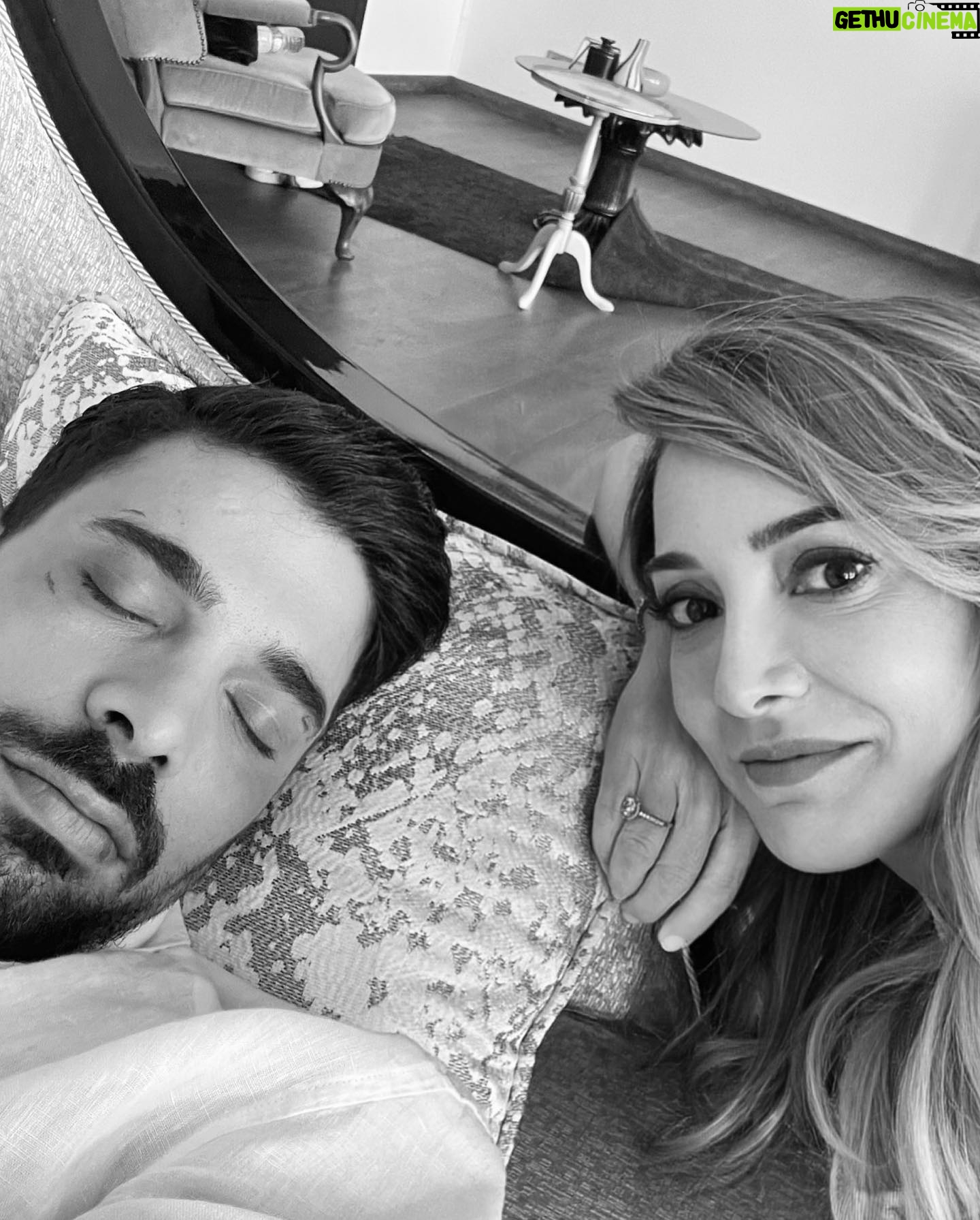 Dolunay Soysert Instagram - Neslihan 🤍 #hüzünizm #prensimuykuda #bipolarlılar #yabani