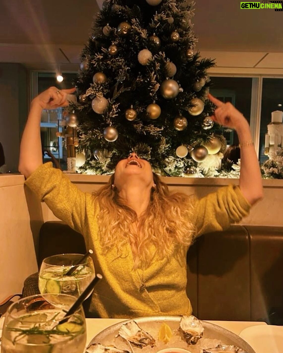 Dolunay Soysert Instagram - 2024 ön karşılaması🎄8. Foto; 11.11 diliyorum🍀