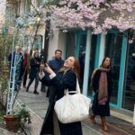 Dolunay Soysert Instagram - “Ben biraz ertesi gün gibiyim,eksiğim,unutkanım,öyleyim…” E.C …ama hep çiçekliyim🌸 #edipcansever #baharkerimoğlu 👩‍❤️‍👩