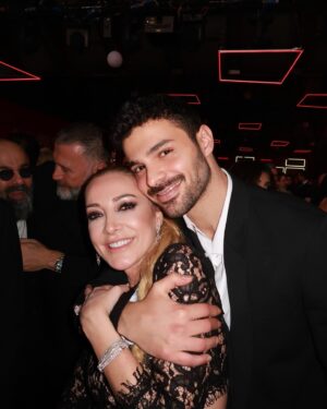 Dolunay Soysert Instagram - Dönüşüm gerçekleşmiştir @nowtvturkiye karşınızda💫  Styling ; Nilüfer Gürbüz @gurbuznilufer❤️ @azurajewelry_  @rentonycom @ismailbabuzofficial @ilknur_babuz  beni kısacık bir sürede hazırladığınız ve tatlılığınız için🙏🫶💋