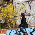 Dolunay Soysert Instagram - “Ben biraz ertesi gün gibiyim,eksiğim,unutkanım,öyleyim…” E.C …ama hep çiçekliyim🌸 #edipcansever #baharkerimoğlu 👩‍❤️‍👩