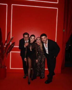 Dolunay Soysert Instagram - Dönüşüm gerçekleşmiştir @nowtvturkiye karşınızda💫  Styling ; Nilüfer Gürbüz @gurbuznilufer❤️ @azurajewelry_  @rentonycom @ismailbabuzofficial @ilknur_babuz  beni kısacık bir sürede hazırladığınız ve tatlılığınız için🙏🫶💋