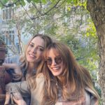 Dolunay Soysert Instagram - Sıfır promilli bahar delirmeleri 🪷🪻🌸🐇#özetgir #Şoförnebahatinmaceraları #dipboyası #otoparklarfotoğrafstüdyosumu #beraberyürüdükbizbuyollarda #vedahaniceleri