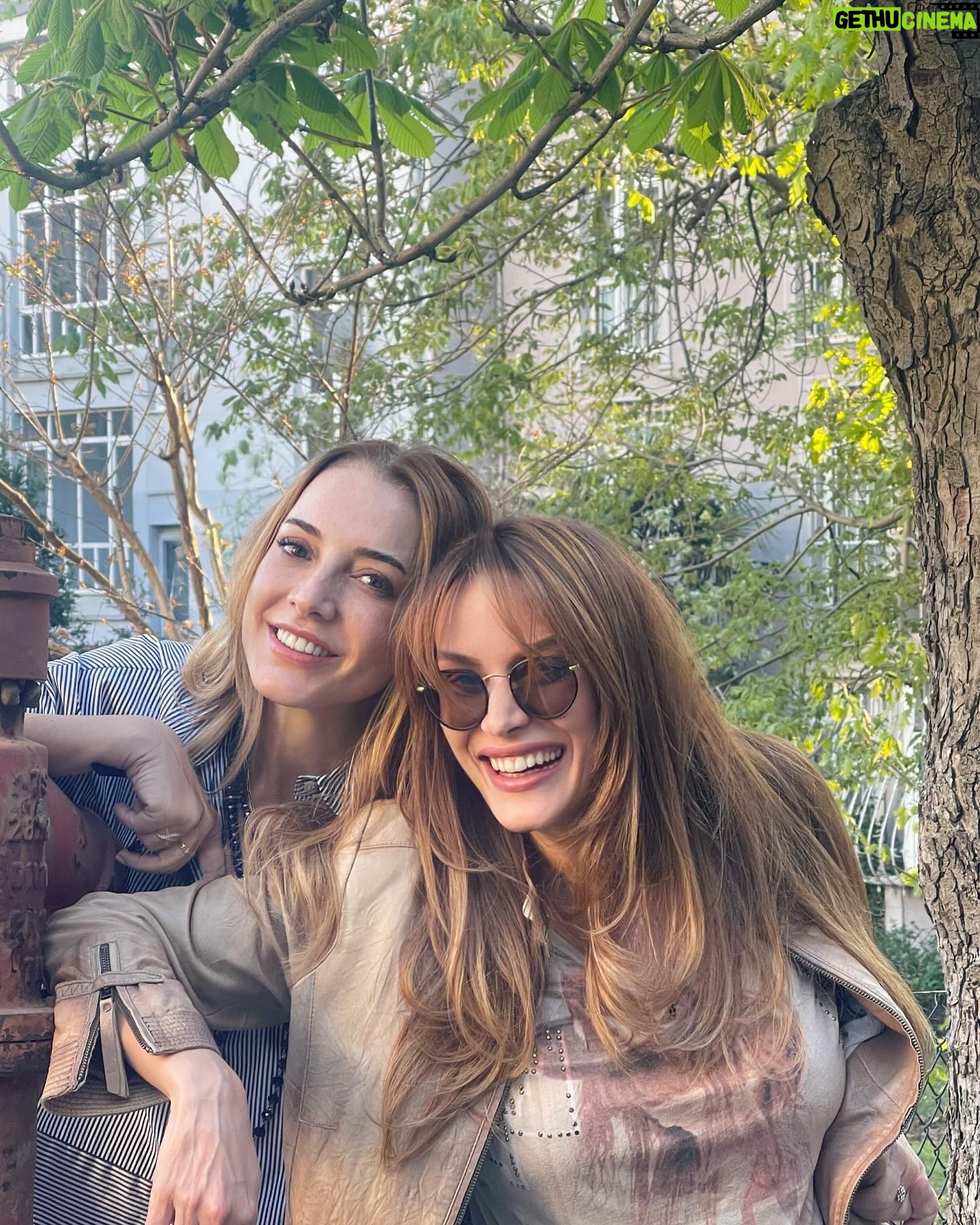 Dolunay Soysert - 74.3K Likes - Sıfır promilli bahar delirmeleri 🪷🪻🌸🐇#özetgir #Şoförnebahatinmaceraları #dipboyası #otoparklarfotoğrafstüdyosumu #beraberyürüdükbizbuyollarda #vedahaniceleri