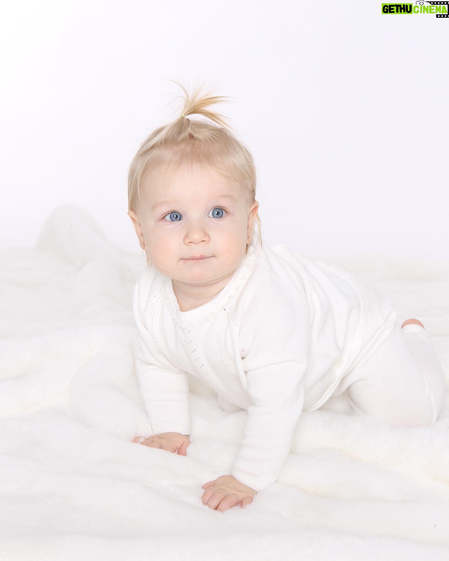 Dominika Cibulková Instagram - Ninka v krásnych kúskoch z novej jar/leto kolekcie značky Tartine et Chocolat, ktoré nájdete v našom Baby J store 😍🥰🥰🥰