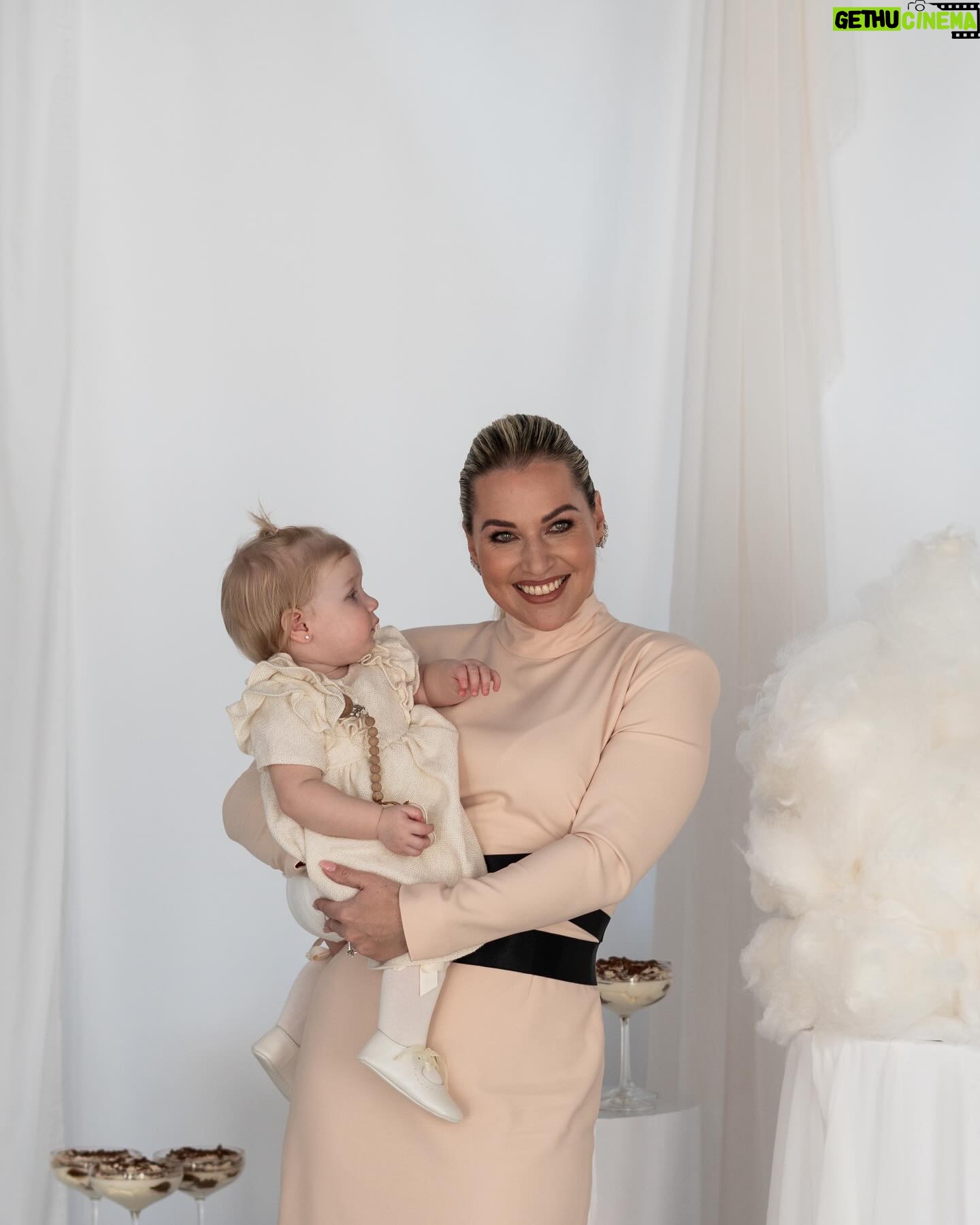 Dominika Cibulková Instagram - Veľkolepá narodeninová oslava pod taktovkou bývalej tenistky Dominiky Navara Cibulkovej sa niesla v nežnom štýle. V rozhovore pre Top Fashion prezradila ako prebiehali prípravy. #dominikacibulkova #ninanavara Foto / Michal Vaľko / @michals_photographing