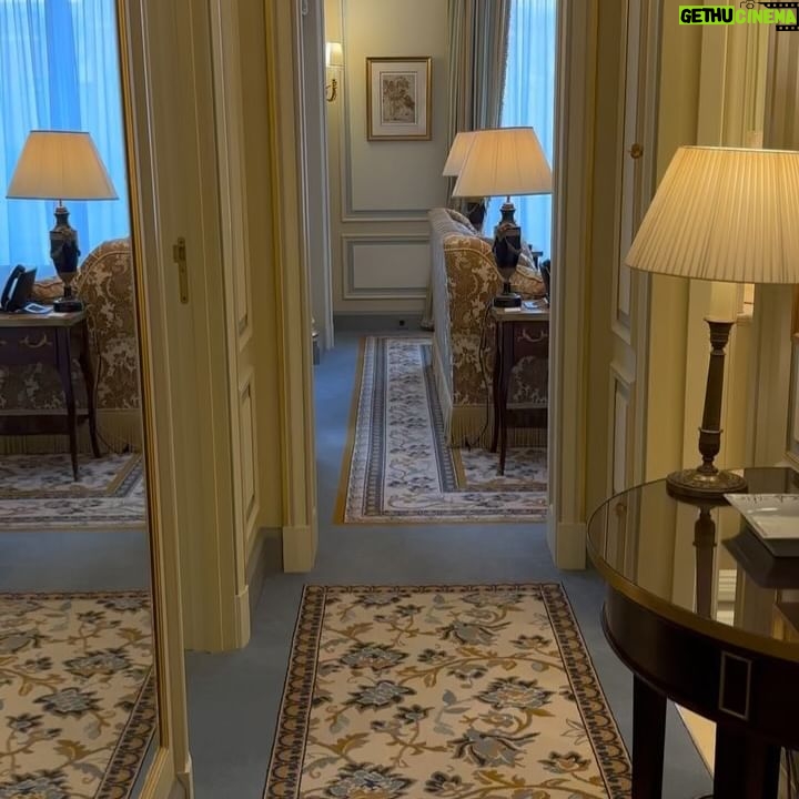 Dominika Cibulková Instagram - They say collect memories not things.. I say - collect BOTH 🤍💥🎈🥰 #happytime #friendstime #paris #parislover