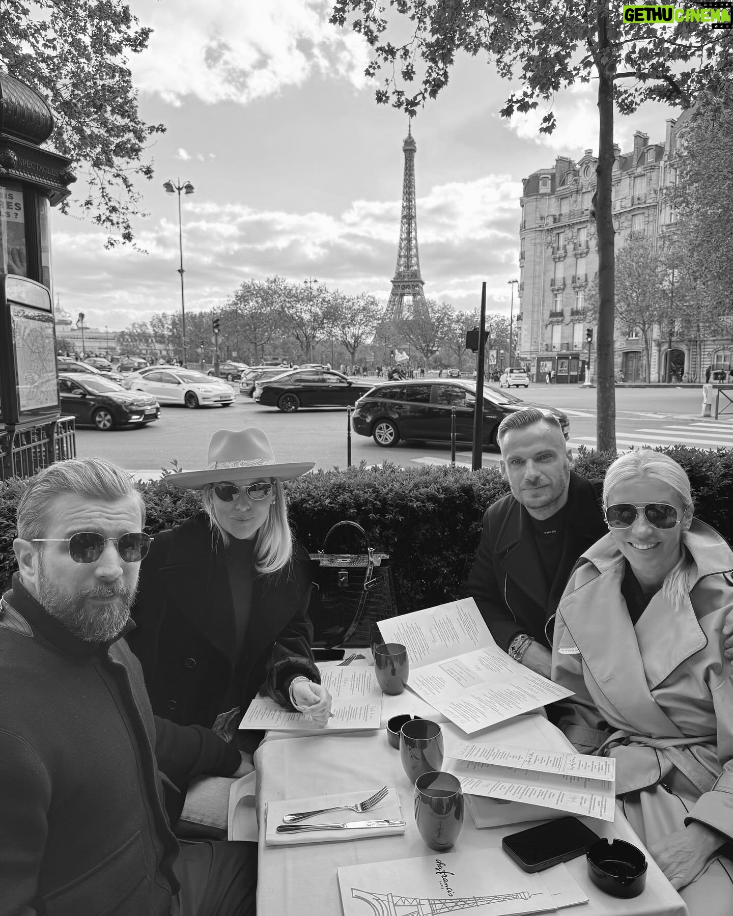 Dominika Cibulková Instagram - They say collect memories not things.. I say - collect BOTH 🤍💥🎈🥰 #happytime #friendstime #paris #parislover
