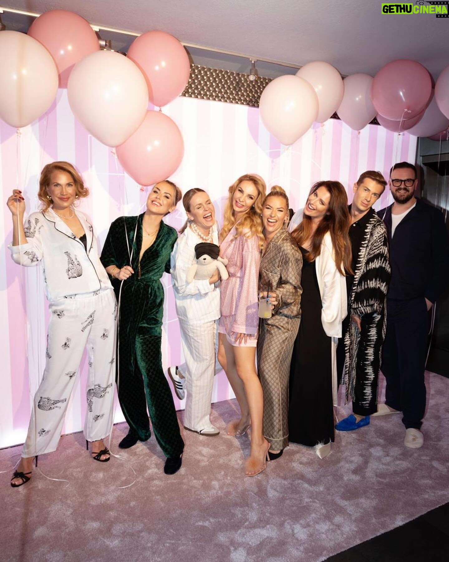 Dominika Cibulková Instagram - Nasa Petris ma 39 🥳🤍 a musite uznat ze 39 "never looked better" 😍 This is how we celebrate because never settle for less dont forget 💥 Dakujeme za uzasnu pyjama party dear we love youuuuuuuu @petkaficka 🤍🤍🤍 photohraphed by @nlieskovska 📸