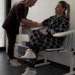 Dominika Cibulková Instagram - Čaute kamoši tento post je "dedicated" vašemu zdraviu a možno mala pripomienka pre každeho kto si na seba nenašiel v poslednej dobe čas - pretože prevencia je základ ☝🏻🤝🏻 Vedeli ste že v @steniclinic ponúkajú možnosť vrámci jednej návštevy absolvovať ultrazvukové vyšetrenie až 3 rôznych lokalít :1. brušné orgány / žlčník, pečeň, pankreas , obličky / , 2. prsníky podpazušie spolu s mamologickou konzultáciiu a 3. ultrazvuk krku a štítnej žľazy, akoby ste si urobili ultrazvukové STK CELÉHO TELA na jedno sedenie,v príjemnom prostredí,rýchlo a bez čakania 👊🏻 Upriamujem pozornosť , že v Steniclinic majú len tie najlepšie vysetrovacie mašiny a vyšetrujú tu iba atestovani lekári s bohatou praxou z onkológie. A tiež ! si vrámci jednej návštevy viete dať urobiť aj odber krvi z rôznych ponúkaných balíčkov ( zdravá štítna žľaza , PCOS , neplodnosť , plánujeme dieťa , inzulínová rezistencia , únavový syndróm , vypadávanie vlasov , búšenie srdca, menopauza) . Ja som absolvovala USG brucha a USG krku a štítnej žľazy a absolvovala som odberový balíček zdravá štítna žlaza a výsledky som mala všetky v poriadku 🙏🏻 Objednat sa možete online cez ich stranku,prikladám link alebo priamo cez moje pribehy kde som tiež šupla priamo link na objednanie ✌🏻 https://steniclinic.sk/content/8-cennik https://booking.steniclinic.sk