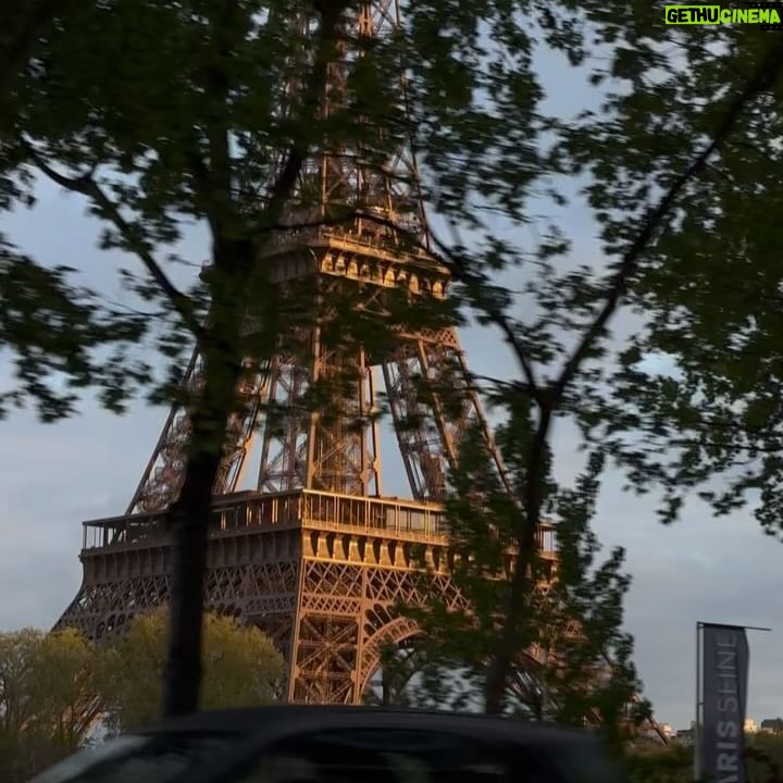 Dominika Cibulková Instagram - They say collect memories not things.. I say - collect BOTH 🤍💥🎈🥰 #happytime #friendstime #paris #parislover