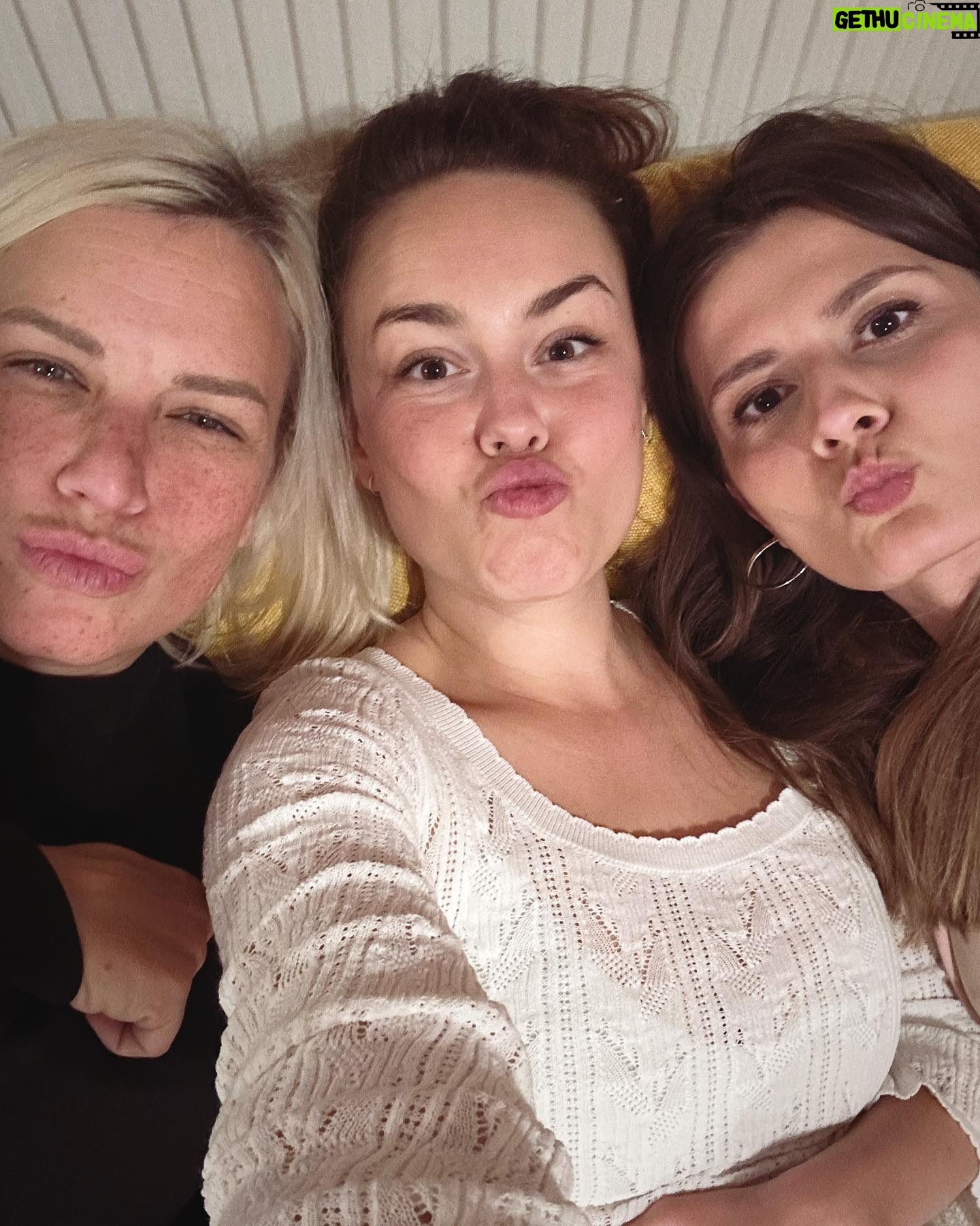 Dominika Kavaschová Instagram - No:) preto to tak funguje…lebo aj pocas pripravy nas inspiruju tieto vily❤️🥳🫶🏼 @materamater