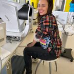 Dominika Kavaschová Instagram - Ludia:) jak ste s ocami? Ja som dnes navstivila @veselyok . Som ich pacient. Bola som tu prvykrat ked som este pred otehotnenim na dovolenke zrazu na modrej oblohe videla akesi flaky. Taktiez aj to citanie uz nie je iiizipiiizi. Tak som tu opat:) kedze oci treba sledovat ako sa co vyvija a nie nadarmo sa vravi staraj sa o to ako o oko v hlave lebo oci…zdrave oci…si velmi dolezite. Kedze v rodine mame rozne ochorenie o to viac to nemozem zanedbat. Ak ste este neboli na kontrole pridite sem( maju kliniku aj v KE) velmi profesionalny pristup, sympaticky mily personal a necitim sa tu ako u doktora…co chapu ludia s fobiou z bielych plastov ako mam ja od mala. Ako som dnes dopadla vam dam vediet. Este som tu❤️
