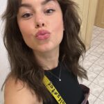 Dominika Kavaschová Instagram - Myslela som ze som sa stala introvertom…ze mi spolocnost uz nechyba ..ze najkrajsie su chvile s malou a vecer s Dankom pod perinou pozerat v objati serialy:)…..ale dnes som znova zacitila zavan prijemnej slobody chvile mladosti chvile pre seba a uvedomila som si ze aj toto som ja…a ze mi to vlastne neskutocne chybalo:) byt s ludmi smiat sa kecat nasavat ich energiu a krasu. Chce to zdravu mieru…vsetkeho.Musime si dopriat zeny! Kulturu cha cha chi chi byt sexi tancovat s kamoskami vsetko!Dakujem divadlu Astorka za ich caro ktore zakazdym odovzdaju divakom❤️😘