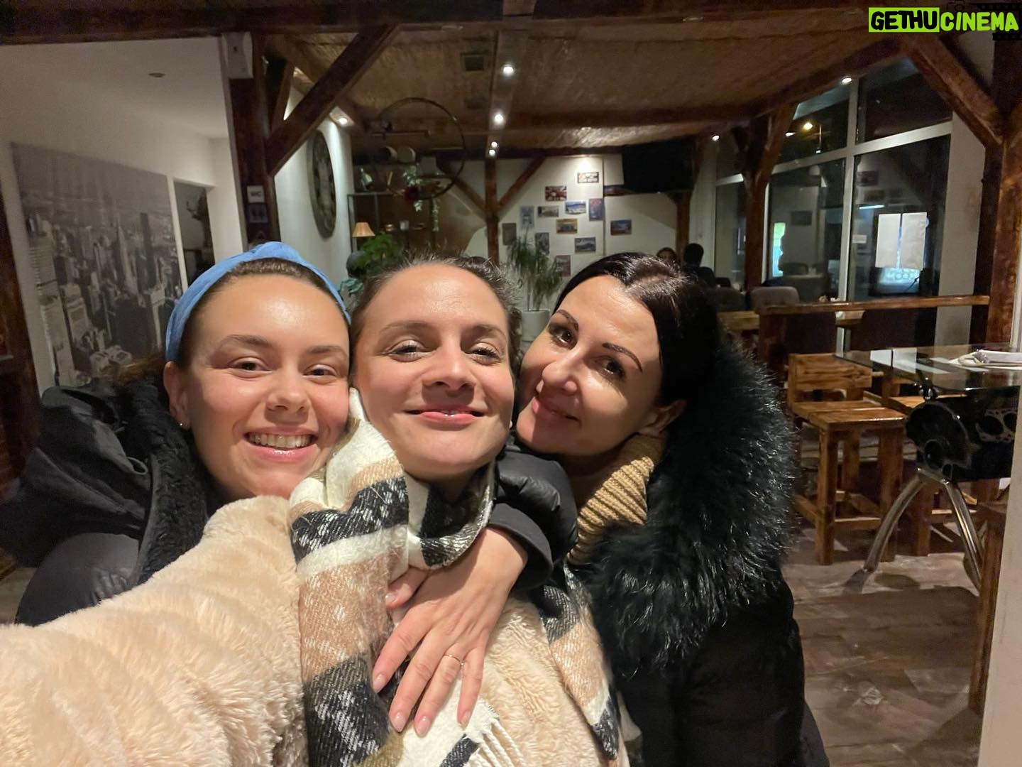 Dominika Kavaschová Instagram - Tak vela sa udialo a deje v nasich zivotoch…od kedy sme spolu….je krasne sledovat nase cesty a dobrodruzstva…lasky strachy sklamania uspechy a ucenie tej druhej. Vazim si priatelstva ktore si aj po rokoch vedia ku sebe najst cestu…❤️vdacna za vsetky chvile s vami