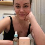 Dominika Kavaschová Instagram - Pre tie ktore minule nestihli moje storky tak sem vam to pripomeniem:) @hairburst_sk ponuka tieto balicky v poradi ako su fotky 1. Duo Premium 2.Ultra Boost 3.Rastove Trio 4. Trio pre dokonaly lesk 5.Ultimatna starostlivost. Balicek si mozete zvolit podla toho co potrebujete , co, co vam chyba alebo co mate overene ci chcete cosi nove vyskusat.Ja som vyskusala vsetky tieto produkty a su vsetky eňo ňuno. Na oficialnej stranke @hairburst_sk sa docitate ktory balicek je na co a v com vas vlas zachranuje a podporuje. Osobne za mna chcem vyzdvihnut vitaminy Advanced je ti zazrak aj na plet a nechty, masku na vlasy ktora nema konkurenciu podla mna a scalp serum. Zacnime rok 2024 s tym ze si doprajeme cosi aj pre seba a nie len cosi ale kvalitu!Nunkajme sa a obdarujme seba aj zeny v nasich zivotoch babky mamky segry a kamky❤️s kodom DONDA mas 20 %zlavu:) uzivajte.