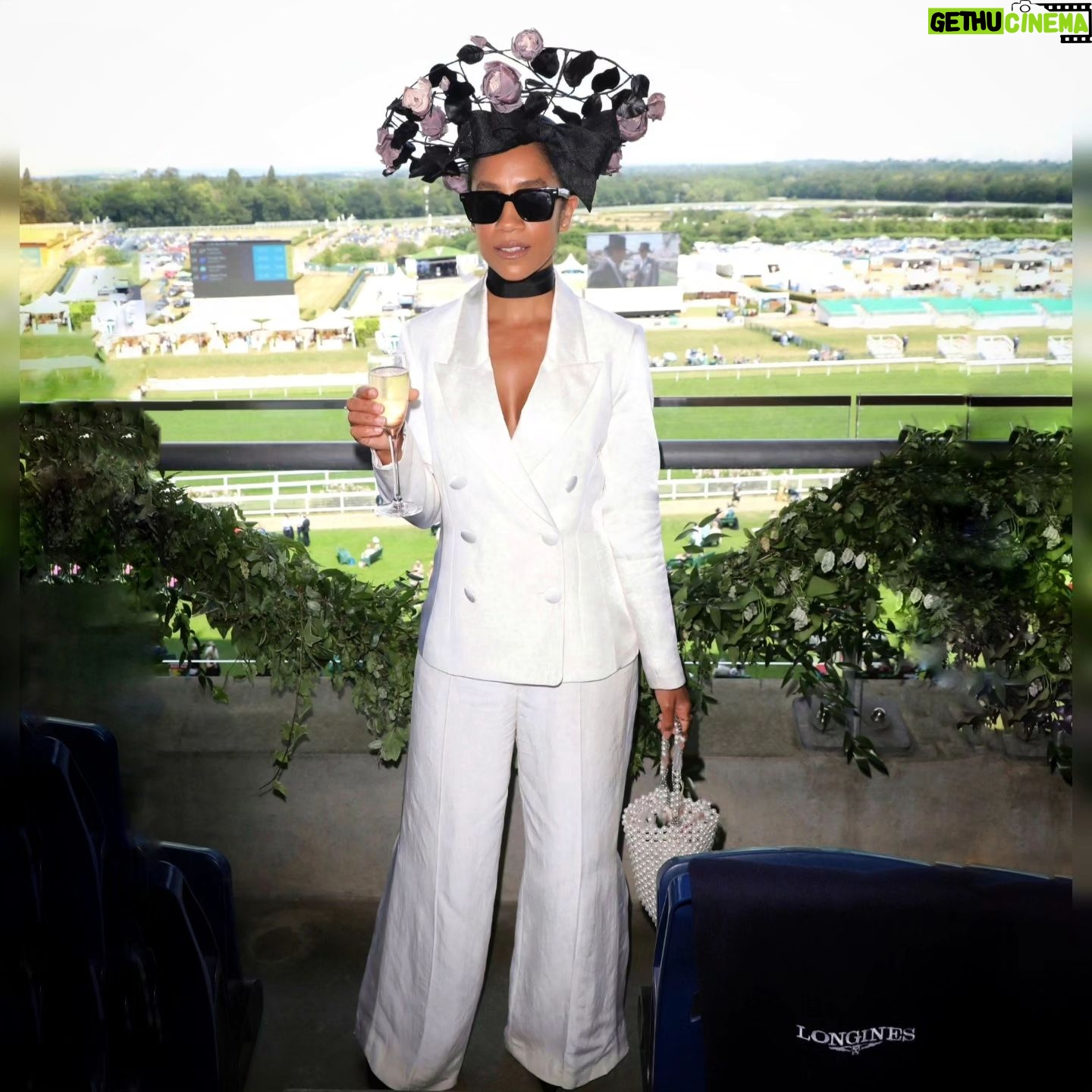 Dominique Tipper - 1.7K Likes - My first Ascot was an absolute movieeee.
I won on all 5 races I bet on š³
Thank you to @longines for having us and draping my wrist in one of your beautiful timepieces āļø
Thank you to @racheltrevormorgan for my stunning headpiece š
Suit is @tedbaker
Style and luck is my own š
Thank you @sulescorner š¤