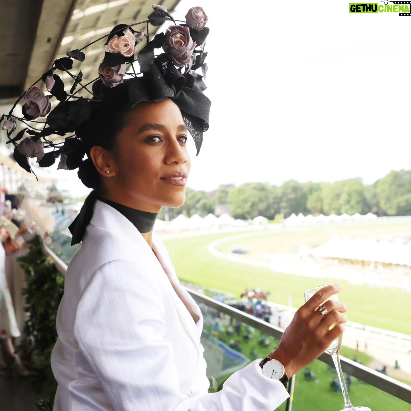 Dominique Tipper - 1.7K Likes - My first Ascot was an absolute movieeee.
I won on all 5 races I bet on š³
Thank you to @longines for having us and draping my wrist in one of your beautiful timepieces āļø
Thank you to @racheltrevormorgan for my stunning headpiece š
Suit is @tedbaker
Style and luck is my own š
Thank you @sulescorner š¤