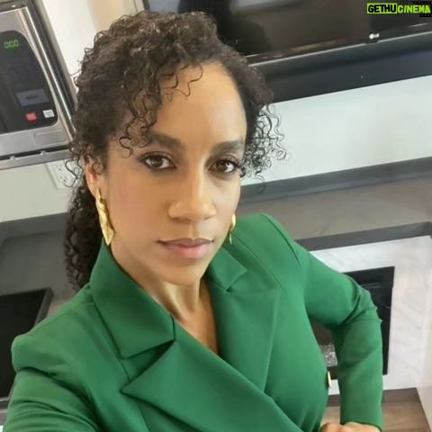 Dominique Tipper - 3.2K Likes - Finally, you get to meet Brendaaaaa fucking Holland.
Thanks for all your delightful messages about her in Ep 7. I cannot tell you how delicious it was to not only play her but do all my scenes alongside my fav bitch @kiersey . We had a ball. Most of these pics are of me in my costumes, which were made from scratch and of all my beautiful hair and make up looks which were also made from scratch š. I couldn't believe I got to finally wear heels on screen after years of jumpsuits and army gear haha. Massive shout out to @christopherhargadondesign and his team for creating these pieces for me. I looked forward to my fittings SO MUCH, and also Debra Wiebe and her team, in particular my babe @liliaafsahi whose chair was an actual dream to be in. I was looked after and created for in a way that has been so rare having afro hair. There were options, there was creativity, there was play, there was collaboration, and it felt exactly how it should be when it comes to creating a character. Anyway. Rant over. Hope you're enjoying Monarch Legacy of Monsters on @appletv š¦š¦š¦
Keep watching ā¤ļø