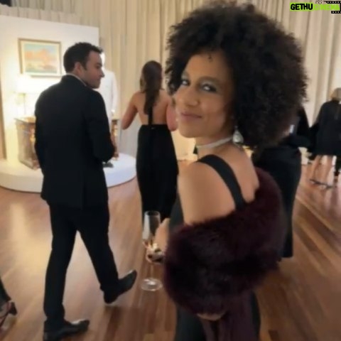 Dominique Tipper - 2.4K Likes - 👑 Wore my full crown for The Crown finale 👑
What an epic send-off and final episode for an epic series.
Congrats to all involved @thecrownnetflix
.
.
.
Thanks to @finchandpartners