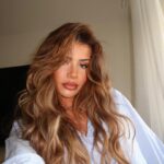 Dominique Alagia Instagram – selfies til i die 😇
posledni fotka jsem ja většinu času, napište mi, jak byste popsali poslední fotku, nejlepší meme sdílím na stories