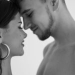 Dominique Alagia Instagram – Rozešli jsme se.

ani nevíme, kde začít, jelikož byl náš vztah veřejný již od samého začátku a podporujete nás, tak vám musíme sdělit i tohle.

Naše cesty se bohužel rozdělují. Rozcházíme se. Povedlo se nám zažít tak velkou lásku v tak mladém věku, tolik krásných zážitků, procestovali jsme spolu svět a vy jste toho byli součástí, od našich nejlepších chvil po ty nejslabší. Přemýšleli jsme nad tím dlouhou dobu, zda udělat tak razantní krok, ale myslíme si, že to už bohužel jinak nepůjde. Potřebujeme čas. Nerozcházíme se ve zlém, máme spolu rozjeté projekty a rádi bychom je některé i dotáhli do konce. Máme se rádi. Děláme stejnou práci, tak nás společně pravděpodobně někdy ještě uvidíte, ale už jako kamarády. Jako lidi, kteří spolu zažili společné momenty a podporují se nadále. 

Děkujeme za veškerou podporu, kterou jste nám dávali a dáváte, snad nás budete podporovat nadále i rozděleně. Jste nejlepší komunita. 

time will heal everything ❤️‍🩹 
asi naposledy,
domča a honzi