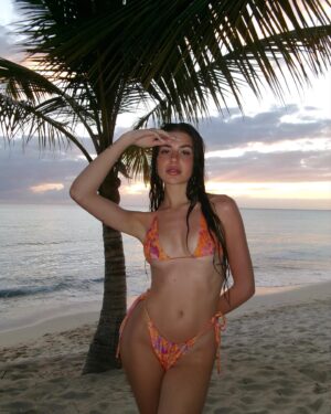Dominique Alagia Instagram - protecting my inner peace
also a photo dump of all my moods lately - beach, food and just me happily enjoying life