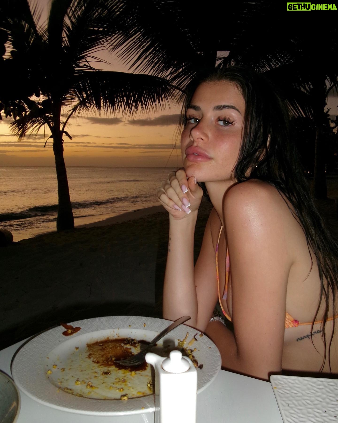 Dominique Alagia - 84.7K Likes - protecting my inner peace
also a photo dump of all my moods lately - beach, food and just me happily enjoying life