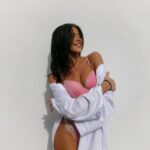 Dominique Alagia Instagram - 💖 Nová sezóna, nový vibe! 🌸 S Tezenis se cítím jako královna jara! Pastelové tóny a nude barvy podtrhnou tvou přirozenou krásu, zatímco jemné detaily dodají kolekci šmrnc a eleganci. 🌷 A co teprve ty podprsenky! Od „balconette“ po měkký trojúhelníkový střih, každá z nás najde to své. 💕 A k novince - „Bride selection“! Pro ty, co si potřebují připravit na ten vysněný den. 👰🏻‍♀️ S Tezenisem se prostě cítím krásně každý den! ✨ #Tezenis #spoluprace