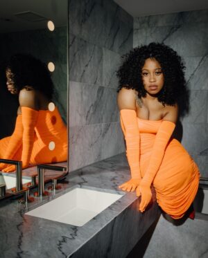 Dominique Fishback Instagram - Be yourself, love! 

Sweet article in the @nytimes  link in my bio. 🧡 thank you guys!