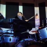 Domino Santantonio Instagram - Aujourd’hui, j’ai eu une nouvelle idée pour un effet visuel dans une video.💡📽️ En tant que musicienne et créatrice de contenu, mes idées créatives nécessitent parfois de nouveaux outils pour concrétiser mes projets! La carte BMO eclipse rise Visa* est l’une de mes armes secrètes, non seulement pour supporter ma créativité, mais aussi pour développer et maintenir de bonnes habitudes financières. Tout ce que j’ai à faire, c’est de payer ma facture intégralement et à temps chaque mois†, de collecter mes points bonus et d’être créative derrière mon drum! 🥁💳 @bmocanada #VISEZPLUSHAUT #ad *Marque de commerce de Visa International Service Association et utilisée sous licence. †Des conditions s’appliquent.