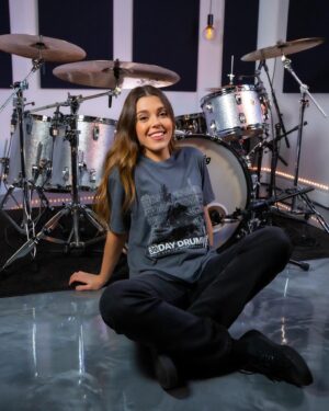 Domino Santantonio Instagram - GIVEAWAY ALERT 🎁✨

Some sizes of 30-Day Drummer merch are already sold out!!! 😳 And I want to give you a chance to win your favourite piece before it’s too late 😏⏰ 

Comment on this post with your favourite item and size (ex: Black T Shirt / Small) and have a chance of winning your favorite item!!! 😍

You have until Friday to leave a comment! 

Good luck!!! 😉🤍🤞🏼