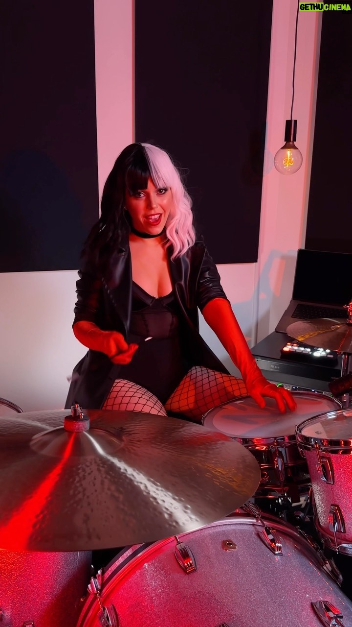 Domino Santantonio - 18.5K Likes - Cruella Devil playing Barracudaaa 😈🥁❤️🔥 Happy Halloween!!!! 🖤🔥
#barracuda #heart #halloween #cruella #cruelladevil #halloweencostume #drums #drummer #drumcover #happyhalloween #ludwig #paiste #beyerdynamic #vicfirth #remo #ultimateears #uepro #audimute #mtl
