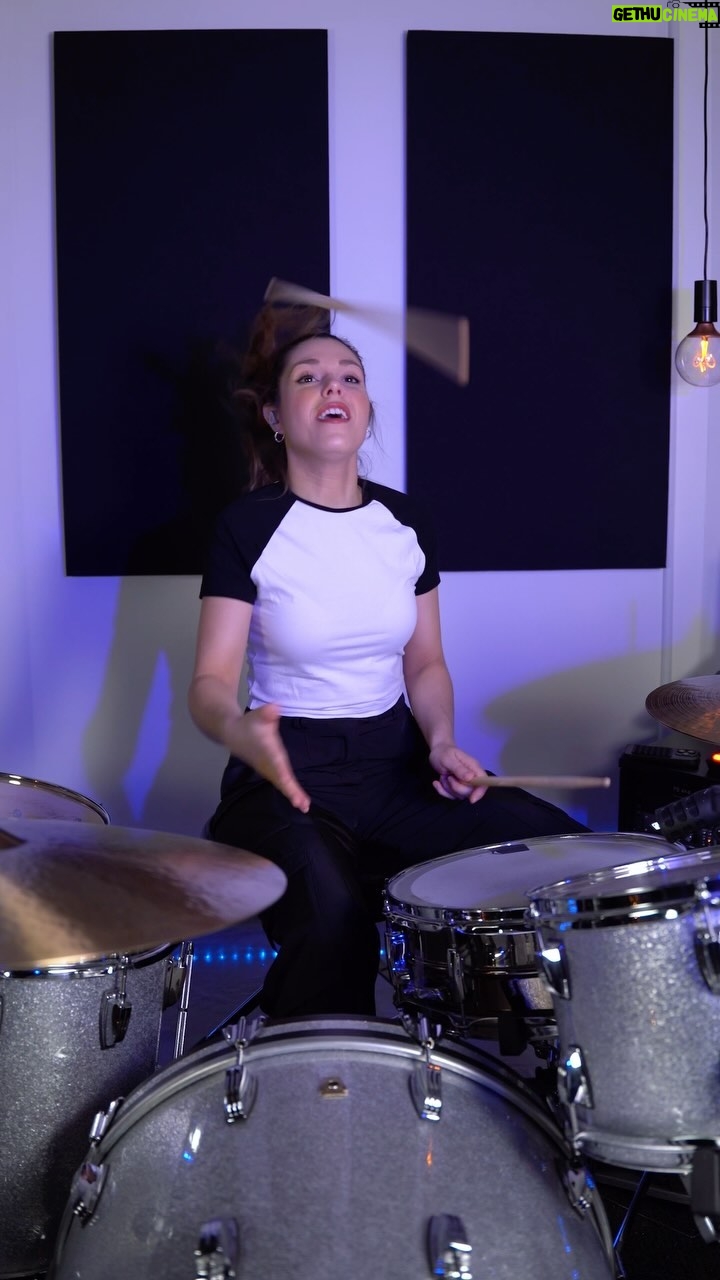 Domino Santantonio - 11.1K Likes - It’s just one of those days 👊🏼 #limpbizkit #breakstuff
#drums #drummer #drumcover #ludwig #paiste #remo #vicfirth #beyerdynamic #ue11pro #meinlpercussion #audimute #2000s #throwback
