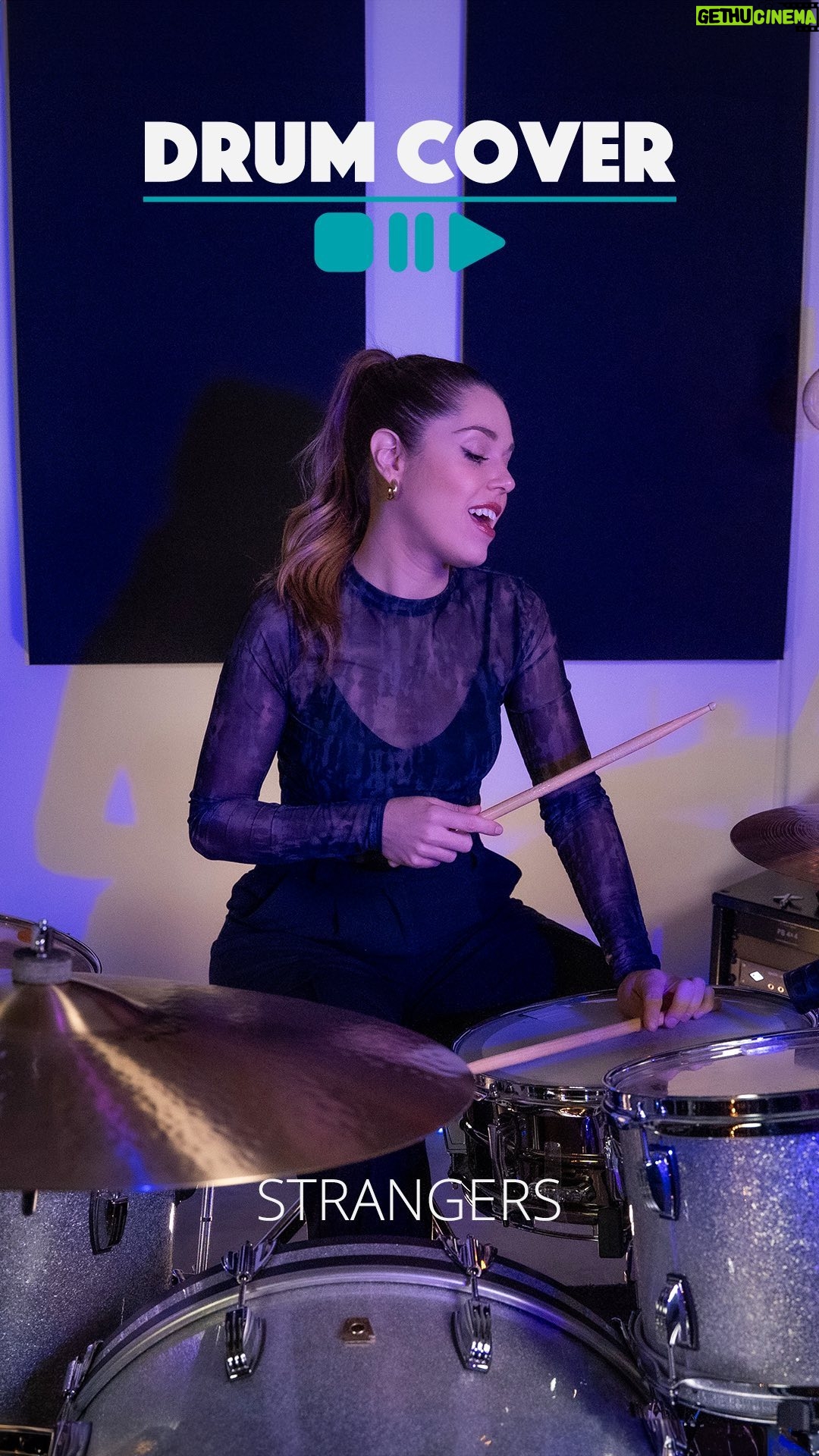 Domino Santantonio - 20.9K Likes - Check out Domino as she nails a drum cover of Kenya Grace’s hit Strangers 💥 🥁 💥 How would you describe Domino’s drumming style in 3 words? Let us know in the comments.
#drumcover #drums #drumming #drummer #dominosantantonio #kenyagrace #strangers #strangerscover #drummingstyle #thomann #speakmusic