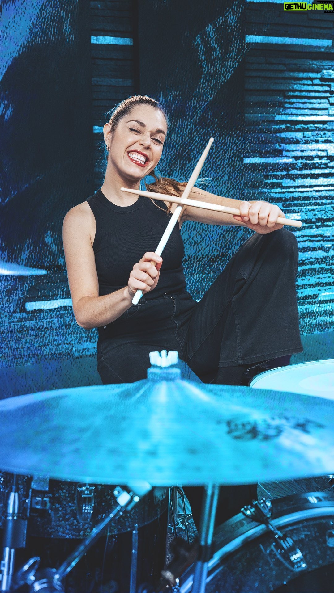 Domino Santantonio - 24.3K Likes - How’s your drumming coordination? Take a 1-minute lesson with Domino.
In this lesson, you’ll see the simplest breakdown of the most popular drum beat in the world.
And if you love learning with Domino, stay tuned for a huge announcement coming this week 👀.
@dominosantantonio @ludwigdrumshq @paistecymbals
#drumeo #drumlesson #dominosantantonio #instadrums #drumstagram #drummersofinstagram #drumfam #drumlife #drumcover #drummerlife #we_love_drums #drumuniversity #igreels #reelsinstagram #reels #drumset #drumkit #drumsticks #drumsdrumsdrums #bateria #baterista #drumvideo