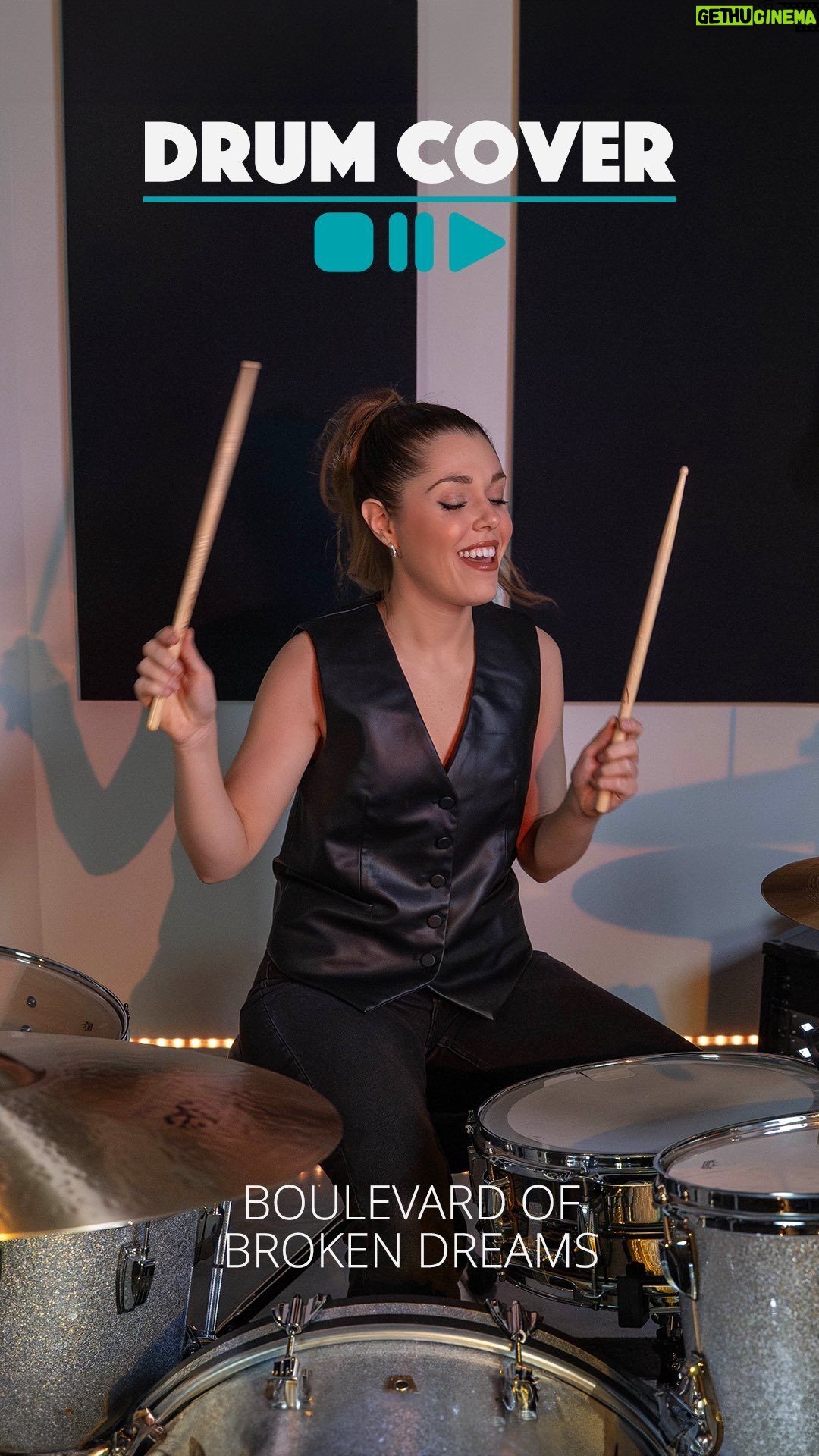 Domino Santantonio - 21.3K Likes - Domino performs Green Day’s Boulevard of Broken Dreams on drums and totally nails it! What is your favourite Green Day drum beat? Let us know in the comments!
#boulevardofbrokendreams #greenday #SAVIORS #trecool #greendaydrums #drumcover #drumbash #dominosantantonio #thomann