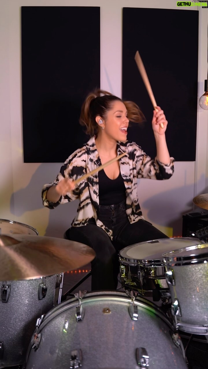 Domino Santantonio - 11.1K Likes - that’s what you get 😉🖤 @paramore
#paramore #thatswhatyouget #drums #zacfarro #drumcover #drummer #ludwig #paiste #vicfirth #beyerdynamic #remo #meinlpercussion #audimute #ultimateears #ue11pro #mtl #sundayfunday #alternative #rock
