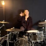 Domino Santantonio Instagram - Happy New Year!!! 😍✨ Best way to start the year by unboxing this black sparkle GEWA G5 pro 5 kit 💥🥁🙌🏼 @gewadigitaldrums Let me know in the comments which songs I should cover first with this new kit 🤩👇🏼 #gewa #gewadigitaldrums #g5 #unboxing #newdrums #drums #setup #homestudio #drumlife #drumroom #digitaldrums #electronicdrums #musicstudio #batteur #batterie #audimute