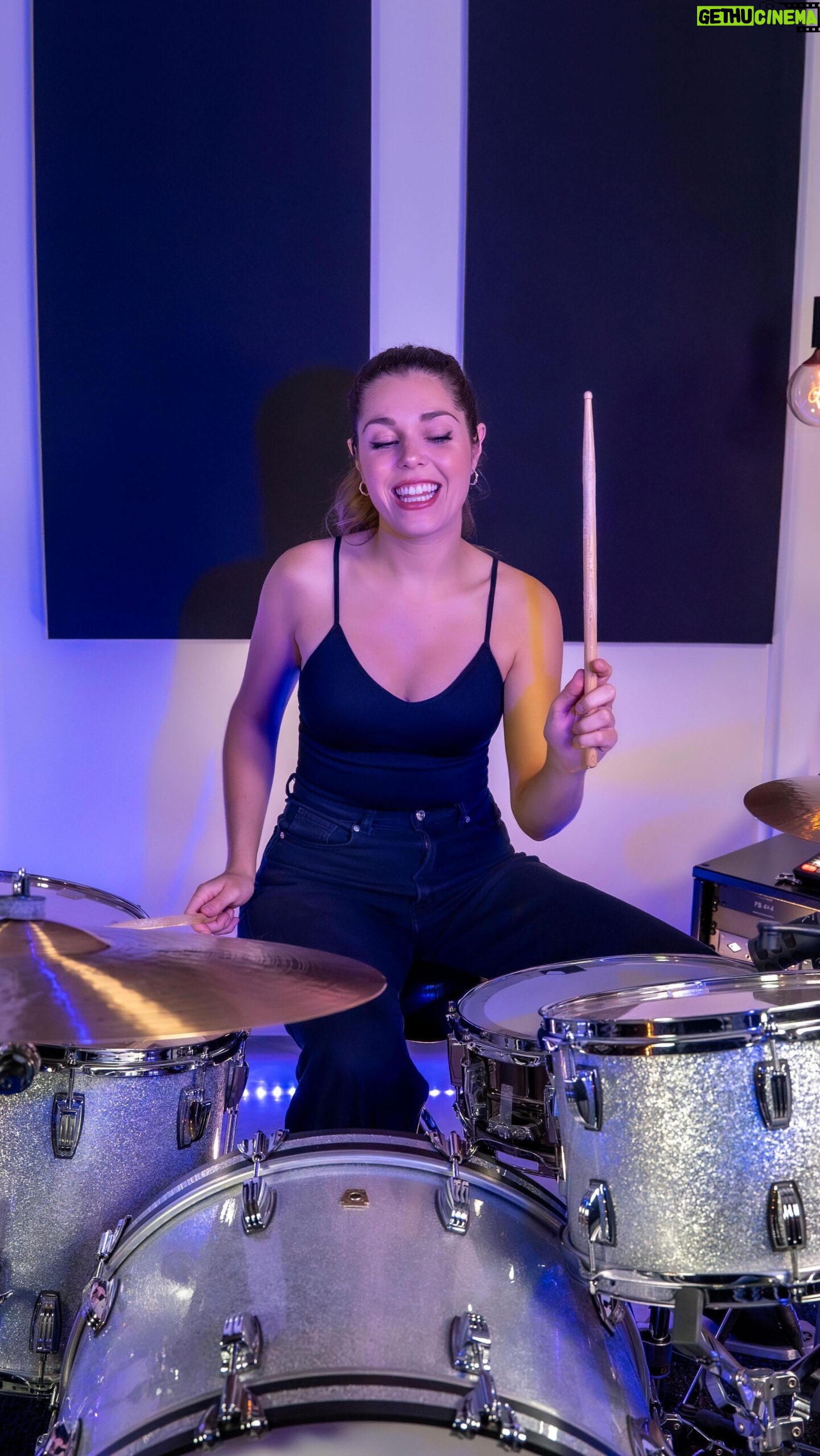 Domino Santantonio - 11.9K Likes - Adding drums to a song that doesn’t need them 🥁👌🏼Should I do more of these videos?
#addingdrumstosongswithoutdrums #addingdrums #vampire #oliviarodrigo #drums #thomann #thomanndrumbash #creativity #drummer #acoustickit #ludwig #paiste #vicfirth #beyerdynamic #uepro #ultimateears #meinlpercussion #remo