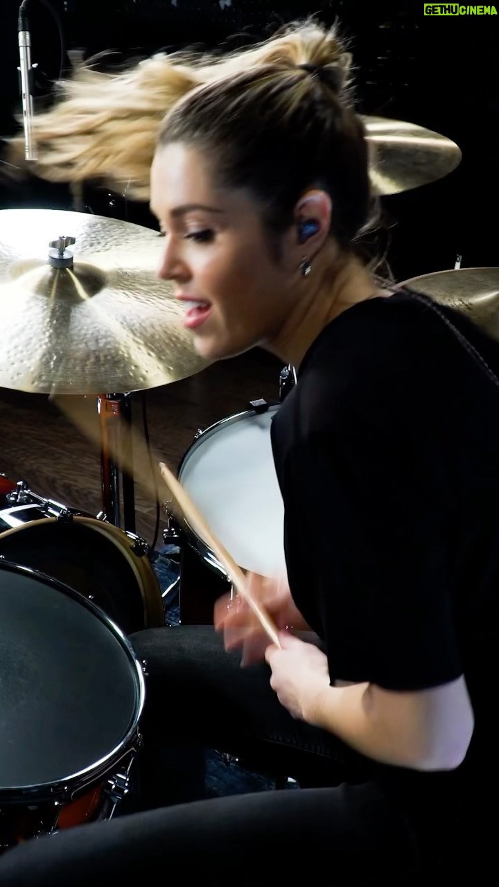 Domino Santantonio - 75.6K Likes - #throwback to when I was at the @drumeoofficial studio playing #roses 🎥🥁 I can’t believe it’s already been a year today 😮🔥!! Beyond grateful for this amazing year as a #drumeocoach 🙌🏼 Thank you so much!!! You guys are THE BEST ❤️🔥🙏🏼