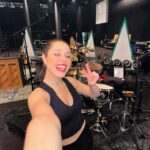 Domino Santantonio Instagram - My happy face after doing the last show of the year!!! Hope you’re having wonderful holidays 🥹🥂✨🥁