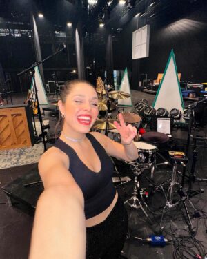 Domino Santantonio Instagram - My happy face after doing the last show of the year!!! Hope you’re having wonderful holidays 🥹🥂✨🥁