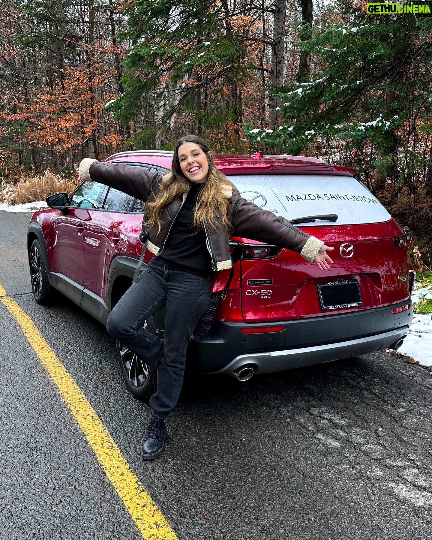 Domino Santantonio Instagram - Prête pour l’hiver grâce à @mazda_saint_jerome 🚗❄️ Un gros merci de me permettre d’être confortable et en sécurité sur la route 🤝🏻❤️ Ready for winter thanks to @mazda_saint_jerome 🚗❄️ A big thank you for keeping me comfortable and safe on the road 🤝🏻❤️ #MazdaSaintJerome #CX50 #mazda #WinterTime #car #drummer #winter #newcar